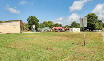 546 E Savannah St, Calhoun Falls, SC 29628