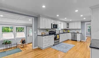 123 Stone Gate Dr, North Kingstown, RI 02852