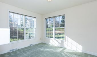 4 Hilander Dr, Albany, NY 12211