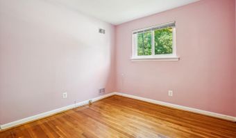 9826 INGLEMERE Dr, Bethesda, MD 20817