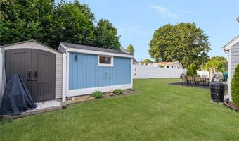 1 Adelaide Ave, Bristol, RI 02809