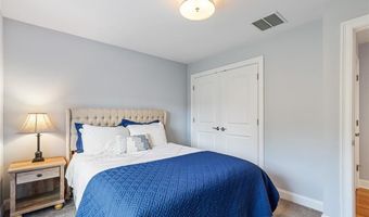 76 Woods Ln, Cranston, RI 02921