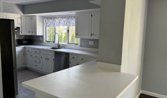 13 Fenway Rd, Branford, CT 06405