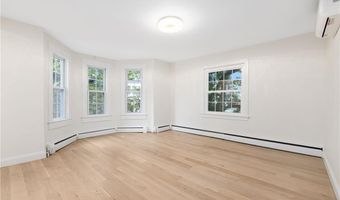 28 Young St 2, Newport, RI 02840