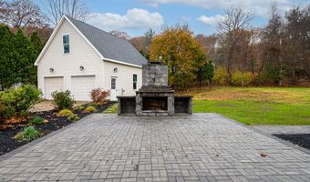 853 Oxford St S, Auburn, MA 01501