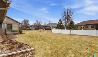 412 E Meadowlark Cir, Brandon, SD 57005