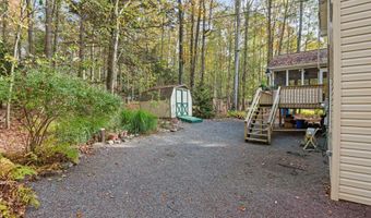 104 Merriment Ln, Blakeslee, PA 18610