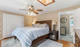 17 Northgate Dr, Albany, NY 12203