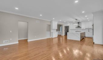 55 Maiden Ln, Bergenfield, NJ 07621
