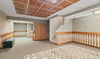 2040 Honey Locust Dr, Algonquin, IL 60102