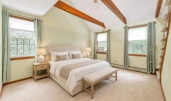 5 Strawberry Ln, Billerica, MA 01821