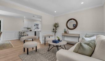 8 Imperia Pl, Aberdeen, NJ 07747