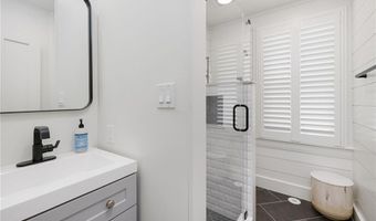 8 Cross St 1, Newport, RI 02840