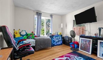 129 Simmonsville Ave, Johnston, RI 02919