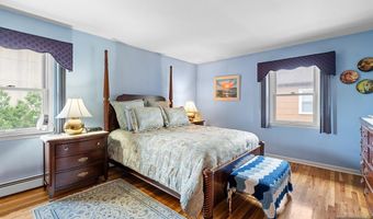 2 Violet Ct, Bergenfield, NJ 07621