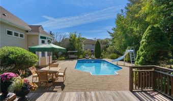 18 Quail Ridge Rd, Cranston, RI 02921