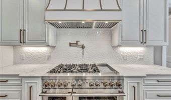 405 Club Dr W, Aurora, OH 44202