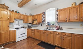 922 3rd Ave, Ackley, IA 50601