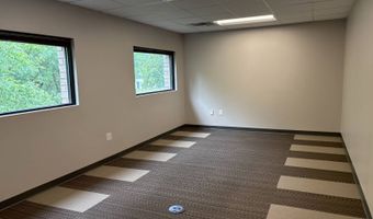 18 Computer Dr E, Albany, NY 12205