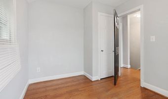 1033 N MONROE St, Arlington, VA 22201
