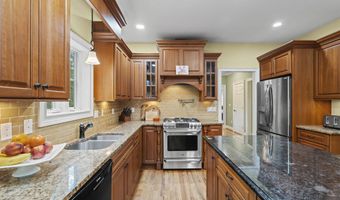 28 Hoop Pole Hill Rd, Chester, CT 06412