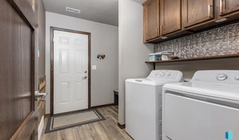 38 N 6th St, Baltic, SD 57003