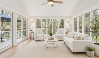 12 Magazine St, Bedford, NH 03110