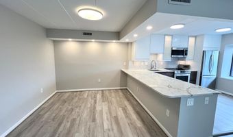 118 ROBERTS Ln 300, Alexandria, VA 22314