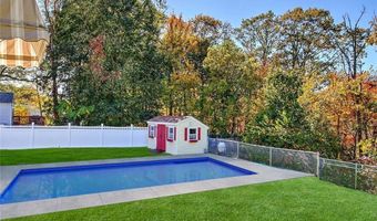 98 Iroquois Rd, Cumberland, RI 02864