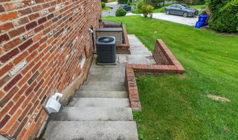8217 CINDY Ln, Bethesda, MD 20817