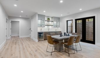 809 N KENMORE St, Arlington, VA 22201