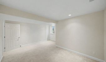 2821 Buckingham Ct, Ames, IA 50010