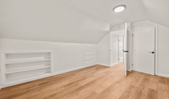 18 Grove Rd, Cromwell, CT 06416