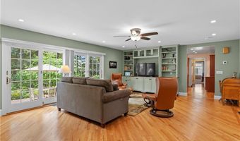 237 Highland Ave, Warwick, RI 02886