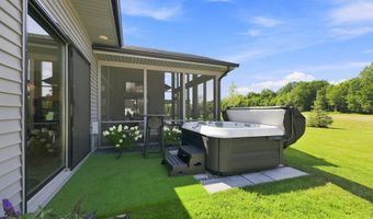2104 Golfview Dr, Auburn, IN 46706