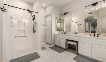 5733 S AMBERWOOD Dr, Chandler, AZ 85248