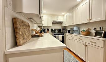 41 Pickney St B, Boston, MA 02114