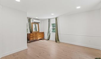 259 Falmouth Rd, Falmouth, ME 04105