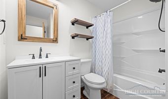 830 W Tweetsie Ln, Banner Elk, NC 28604