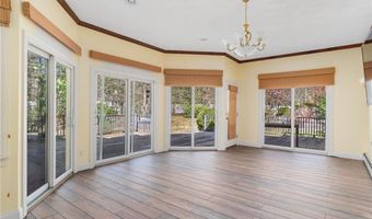 4 Christopher Dr, Lincoln, RI 02865
