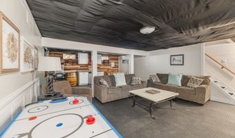 8 E Gate Dr, Alloway, NJ 07418
