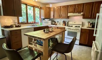 106 Killarney Dr, Burlington, VT 05408