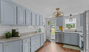 1107 Hope St, Bristol, RI 02809