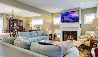 7 Dean Ave, Newport, RI 02840