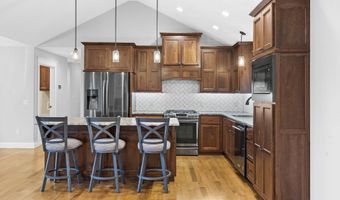 1101 Highland Dr, Aurora, MO 65605