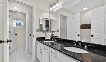 941 Par Dr, Algonquin, IL 60102