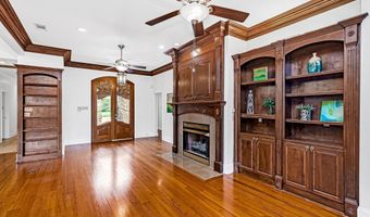 10715 Shoreline Dr, Baton Rouge, LA 70809