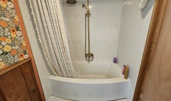 312 W Locust St, Aurora, MO 65605