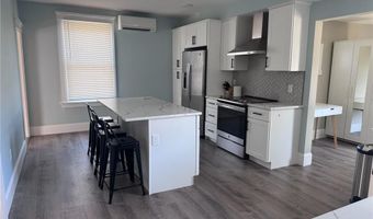 35 Elm St B, Newport, RI 02840