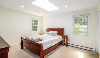 21 Chimney Dr, Bethel, CT 06801